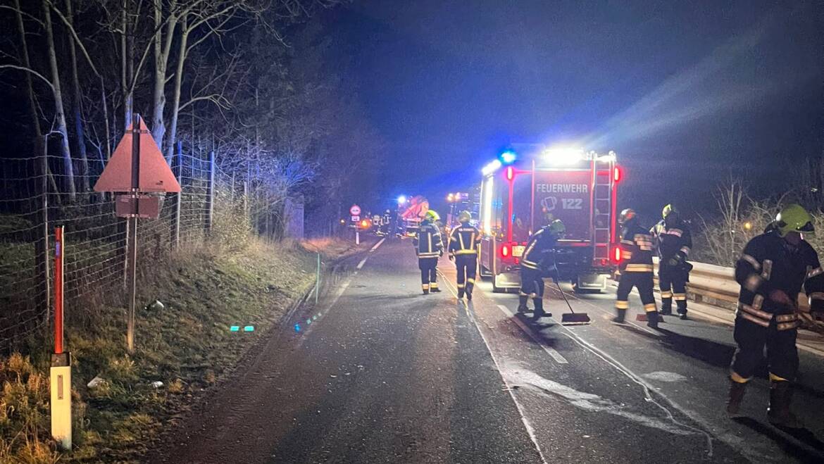 Verkehrsunfall auf der B21 mit drei Fahrzeugen