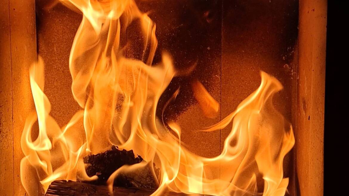 AKUTE WALDBRANDGEFAHR!