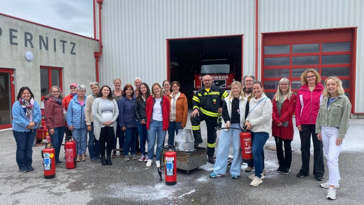 Feuerwehrschulung für Lehrkräfte der Volksschule und Sonderschule Pernitz