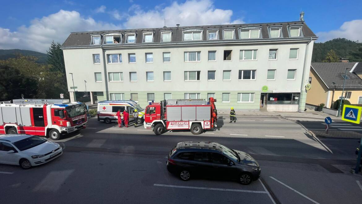 Verkehrsunfall – Menschenrettung in Pernitz