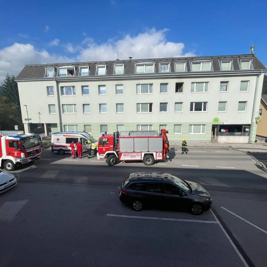 Verkehrsunfall – Menschenrettung in Pernitz