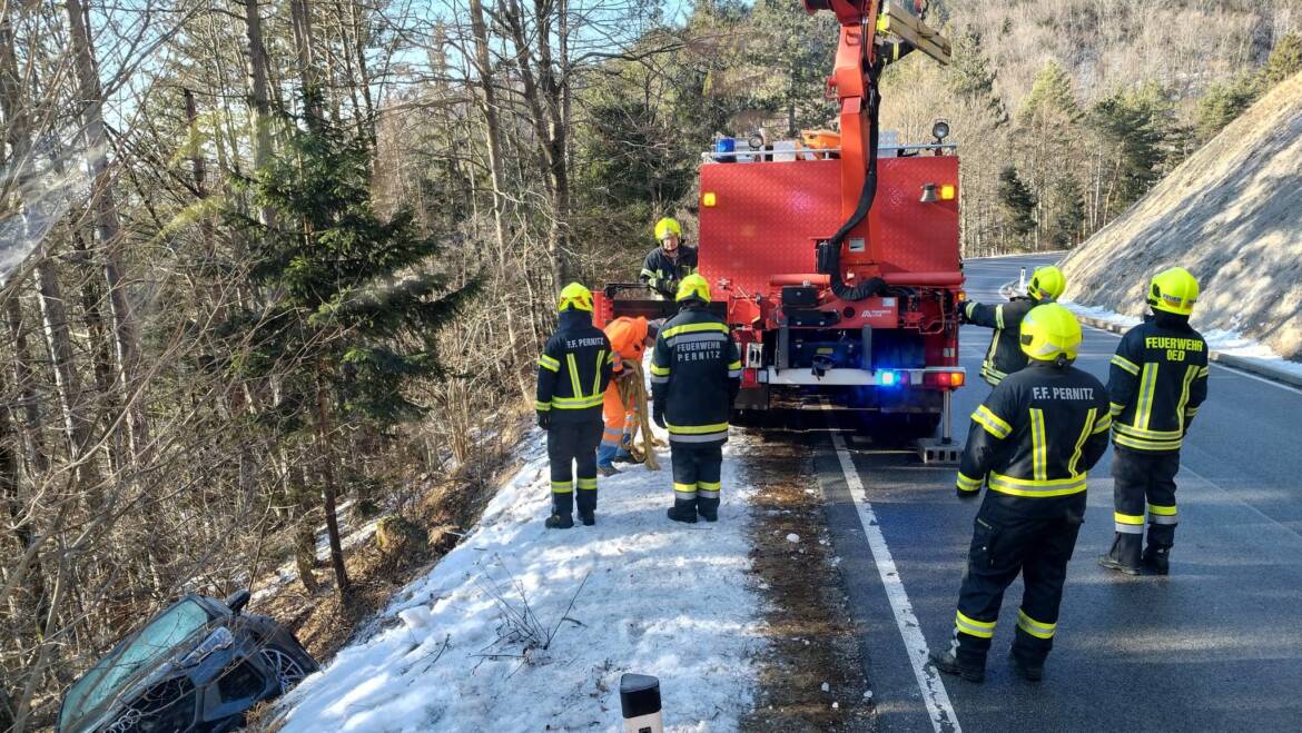 PKW-Bergung im Schärfthal