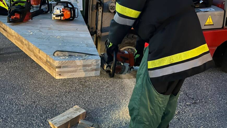 Übung – Umgang mit Motorkettensägen