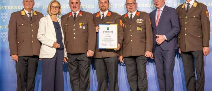 Urkundenüberreichung für 140-jähriges Bestehen