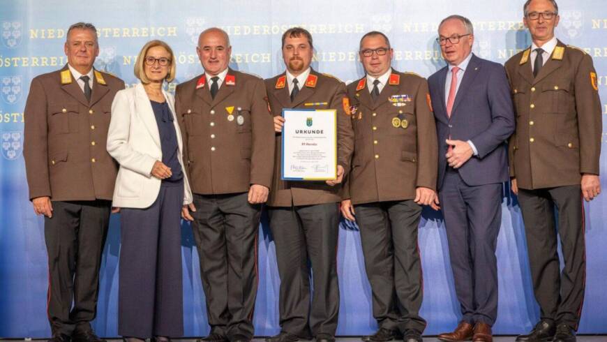 Urkundenüberreichung für 140-jähriges Bestehen