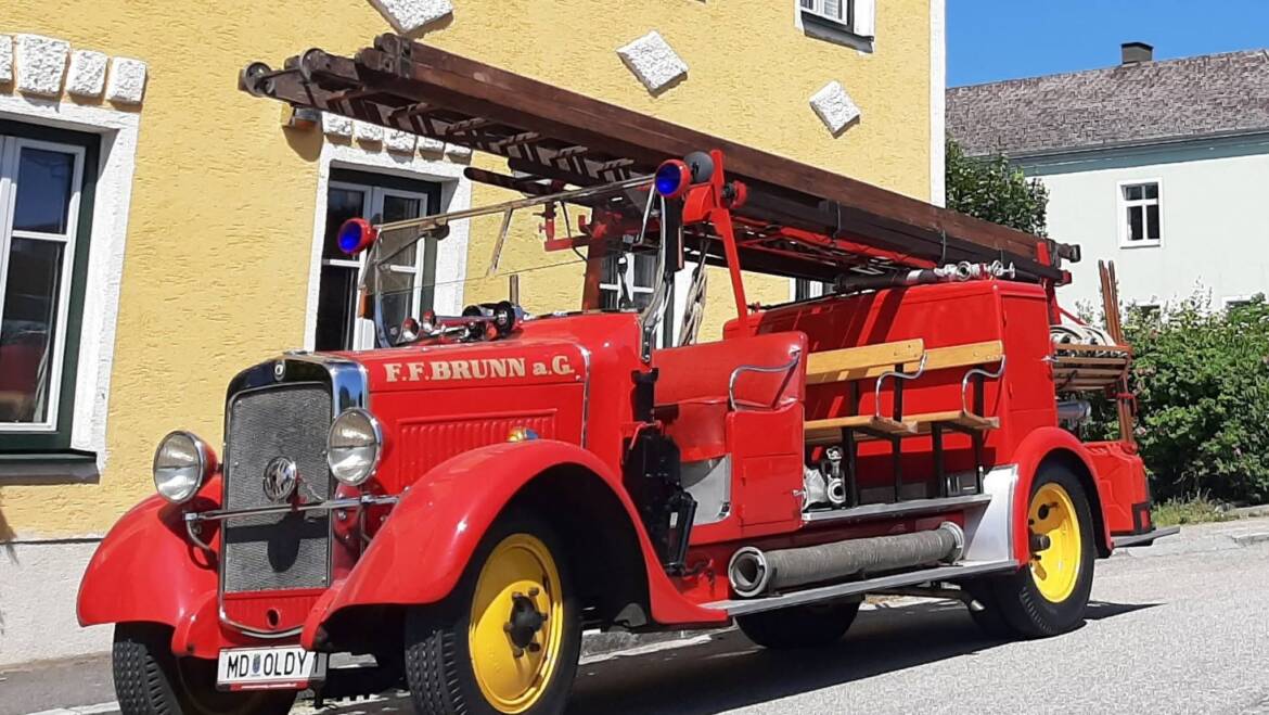 Historische Feuerwehrfahrzeuge zu Gast in Pernitz