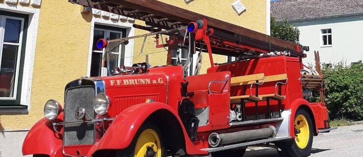 Historische Feuerwehrfahrzeuge zu Gast in Pernitz