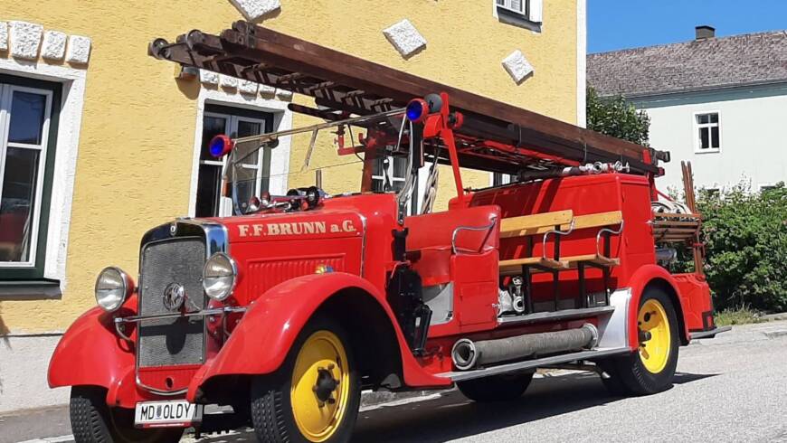 Historische Feuerwehrfahrzeuge zu Gast in Pernitz