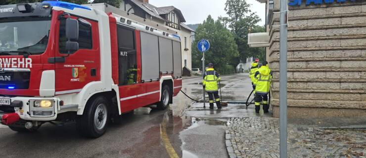 Starkregen sorgt für zwei Feuerwehreinsätze