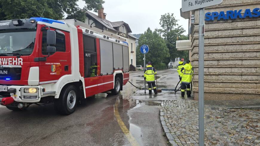 Starkregen sorgt für zwei Feuerwehreinsätze