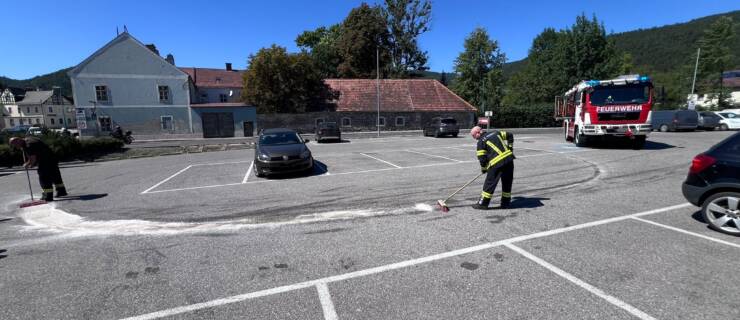 Ölspur auf Parkplatz