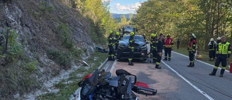 Verkehrsunfall zwischen PKW und Motorrad auf der B21